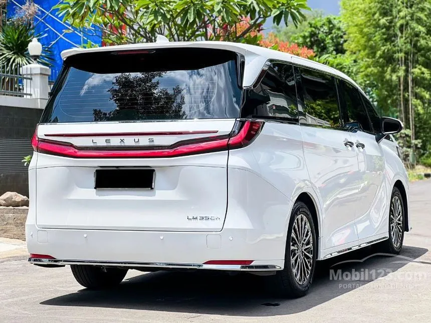 2023 Lexus LM 350h 7 Seater MPV