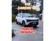Jual Mobil KIA Carens 2023 Premiere Captain Seat 1.5 di Jawa Barat Automatic MPV Putih Rp 381.600.000