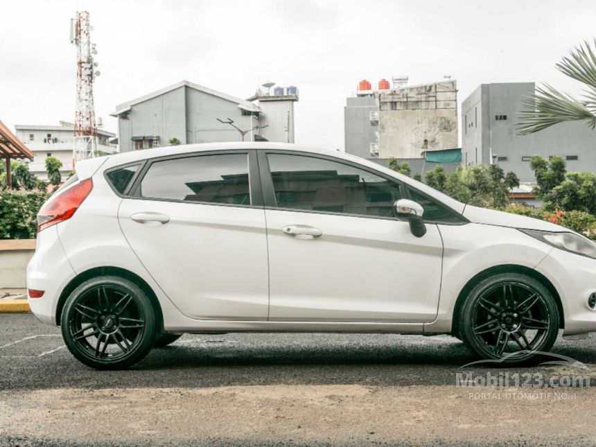 Jual Mobil  Ford  Fiesta  2011  Trend 1 4 di DKI Jakarta 