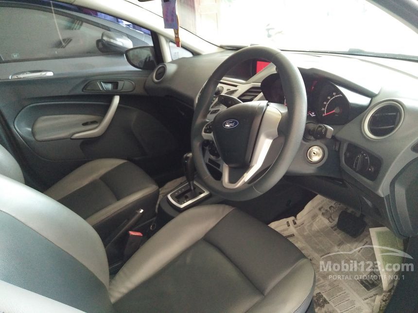 Jual Mobil  Ford  Fiesta  2011  Trend 1 4 di Jawa Barat 