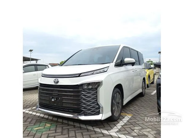 Toyota Voxy (Premium Color) Baru di Indonesia DP Rendah, Harga Murah ...