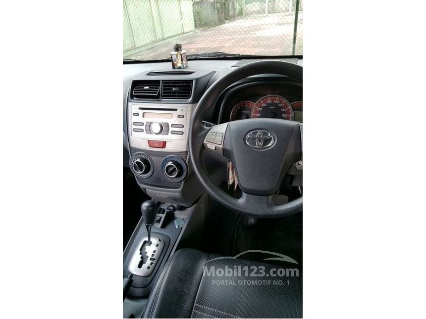 2012 Toyota Avanza Veloz MPV