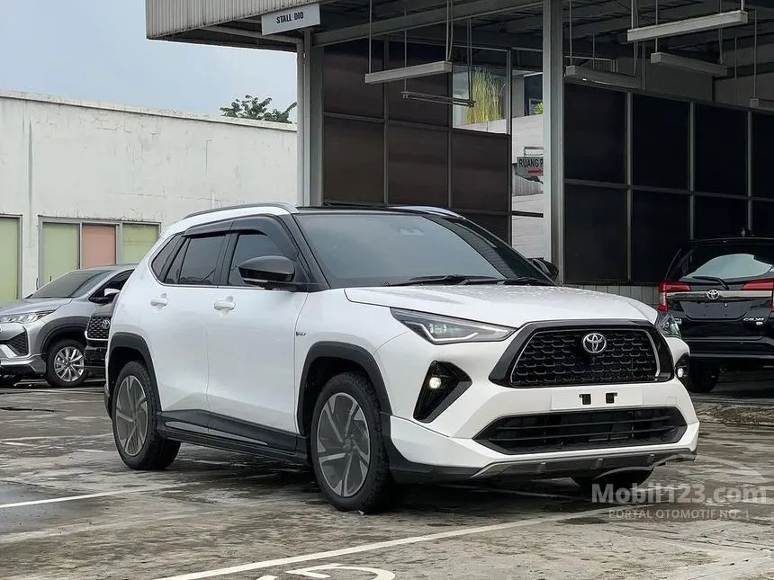 Jual Mobil Toyota Yaris Cross 2025 S HV with GR Parts Aero Pkg(Prem Clr) 1.5 di Jawa Barat Automatic SUV Putih Rp 320.000.000