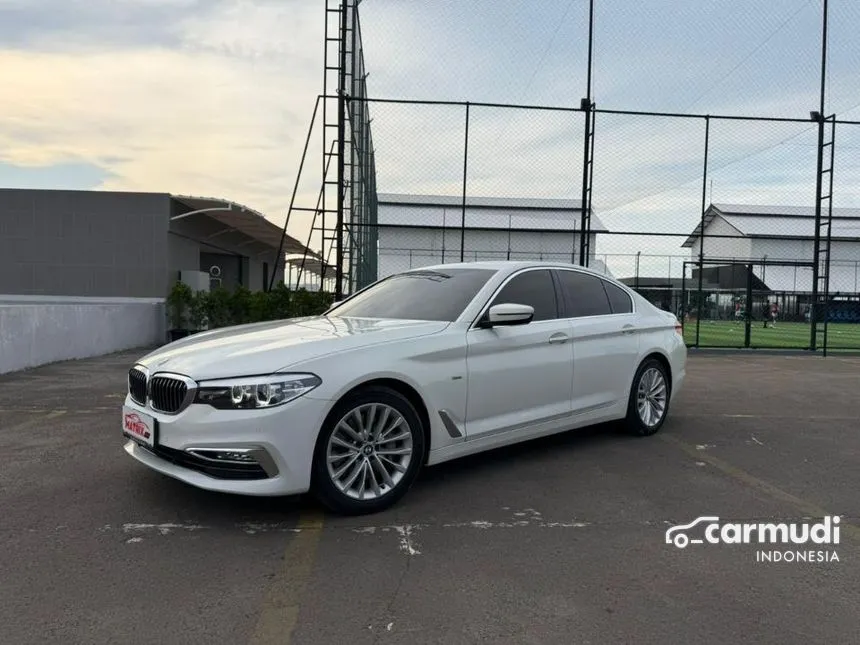 2018 BMW 530i Luxury Sedan