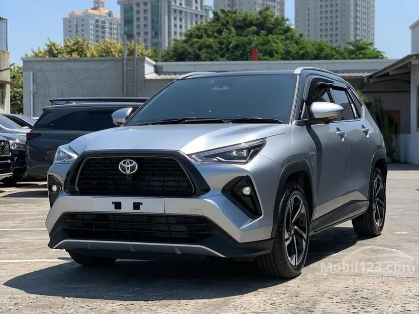 Jual Mobil Toyota Yaris Cross 2025 S HV (2 Tone) with GR Parts Aero Pkg 1.5 di Jawa Barat Automatic SUV Silver Rp 440.000.000