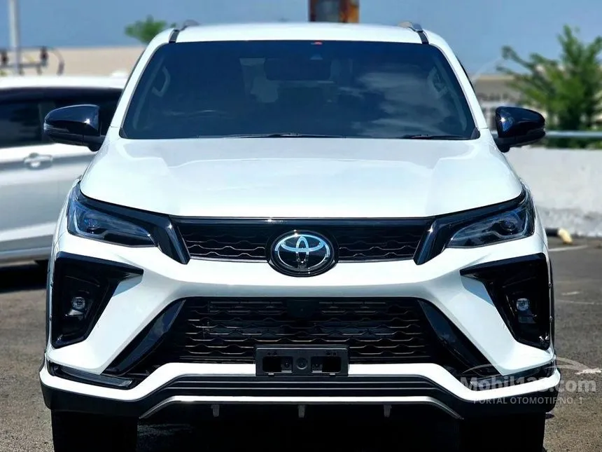 Jual Mobil Toyota Fortuner 2024 VRZ TSS GR Parts Aero Package 2.8 di Sumatera Selatan Automatic SUV Putih Rp 495.000.000