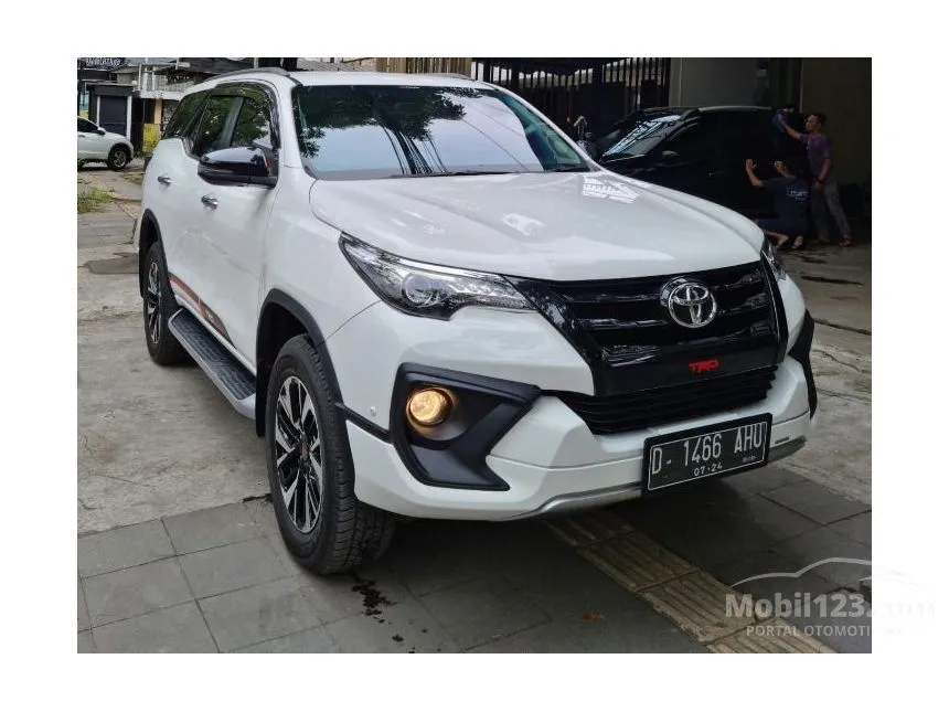 Jual Mobil Toyota Fortuner 2019 TRD 2.4 di Jawa Barat Automatic SUV Hitam Rp 479.000.000
