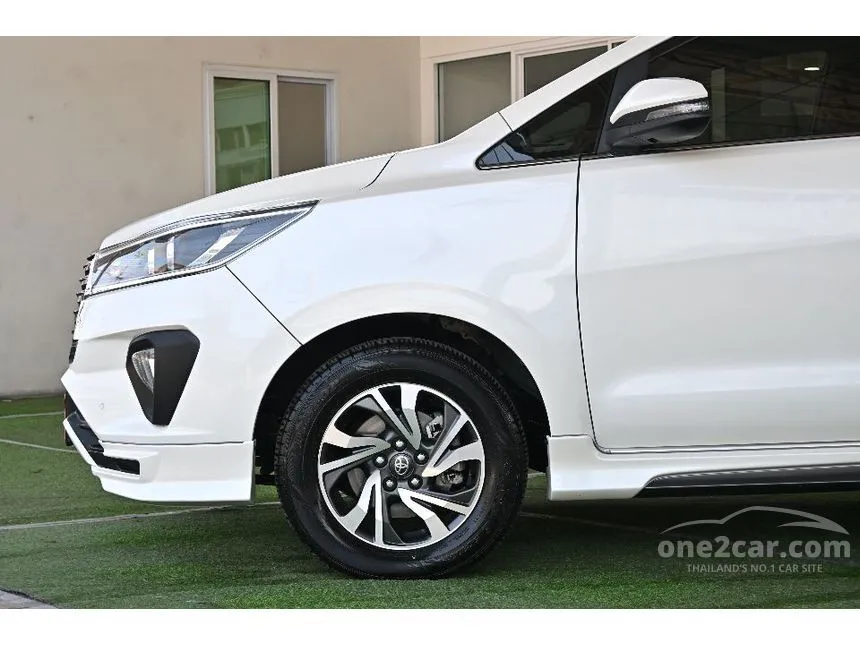 2021 Toyota INNOVA Crysta Wagon