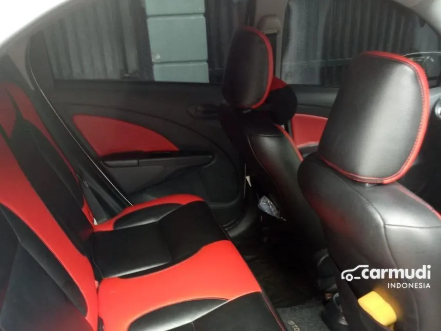 2014 Toyota Etios Valco G Hatchback