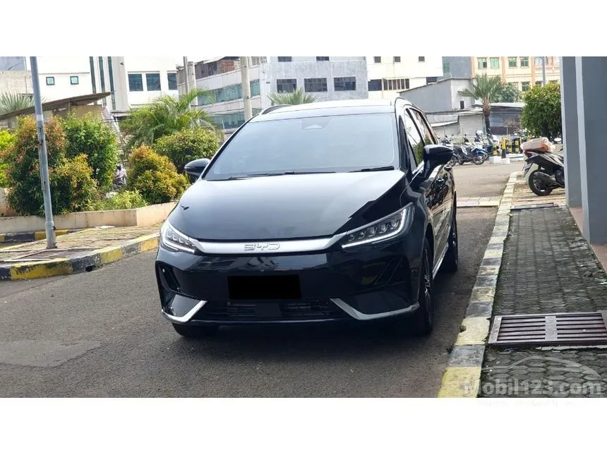 2025 BYD M6 Superior Captain 6 Seater MPV