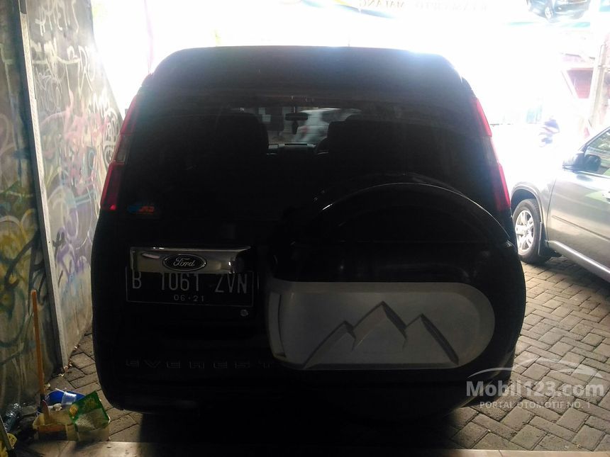 Jual Mobil  Ford Everest 2010 XLT XLT 2 5 di  Jawa Timur 