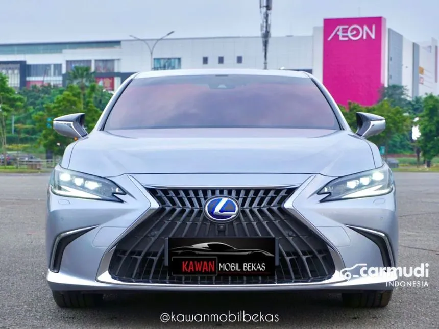 2022 Lexus ES 300h Ultra Luxury Sedan