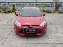 Ford Focus 2.0 Sport Hatchback AT 2013 Red Parking Pilot