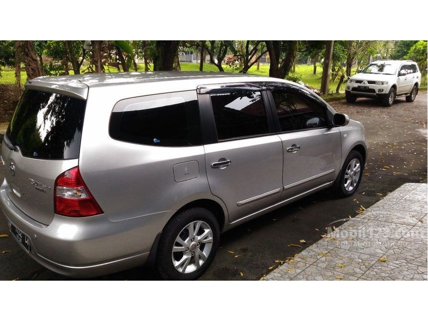 2012 Nissan Grand Livina Ultimate MPV