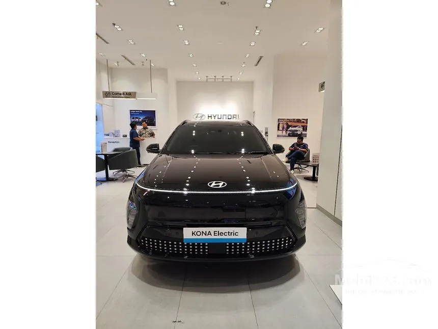 Jual Mobil Hyundai Kona 2024 Signature Long Range di Jawa Barat Automatic SUV Hitam Rp 560.000.000