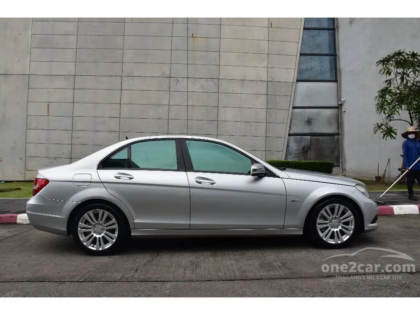 2012 Mercedes-Benz C200 CGI Elegance BlueEFFICIENCY Sedan