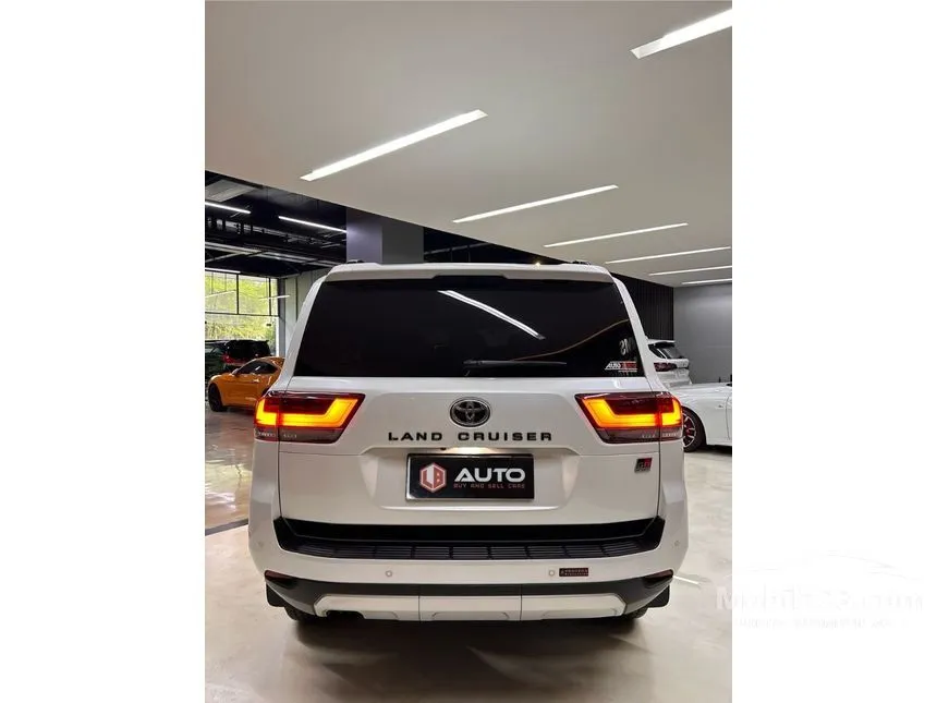 2023 Toyota Land Cruiser 300 GR-S (Premium Colour) SUV