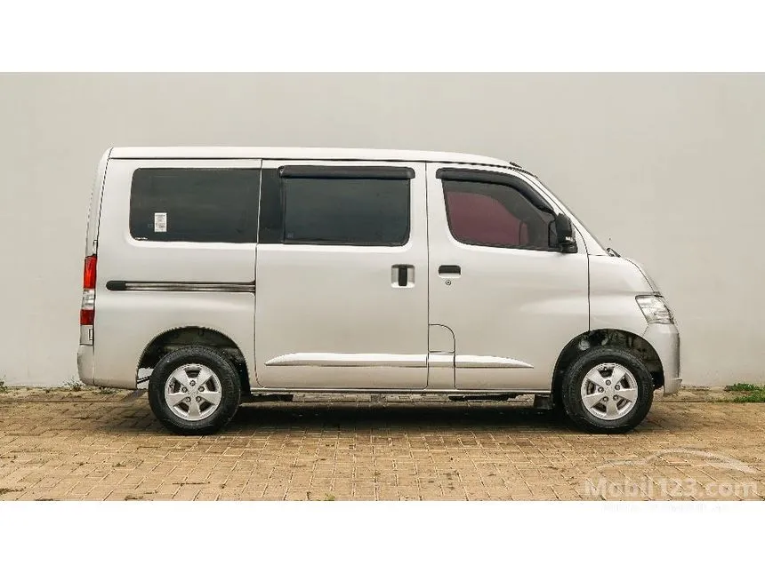 2021 Daihatsu Gran Max Mini Bus D Van