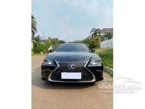 2019 Lexus ES 300h 2.5 Ultra Luxury Sedan