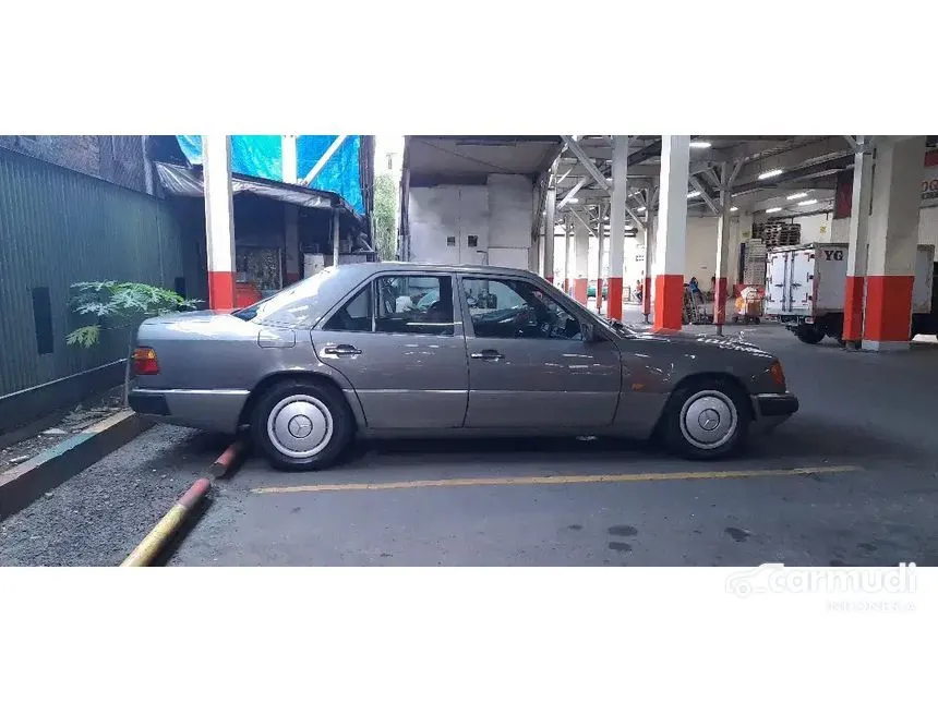 1991 Mercedes-Benz 230E W124 Sedan