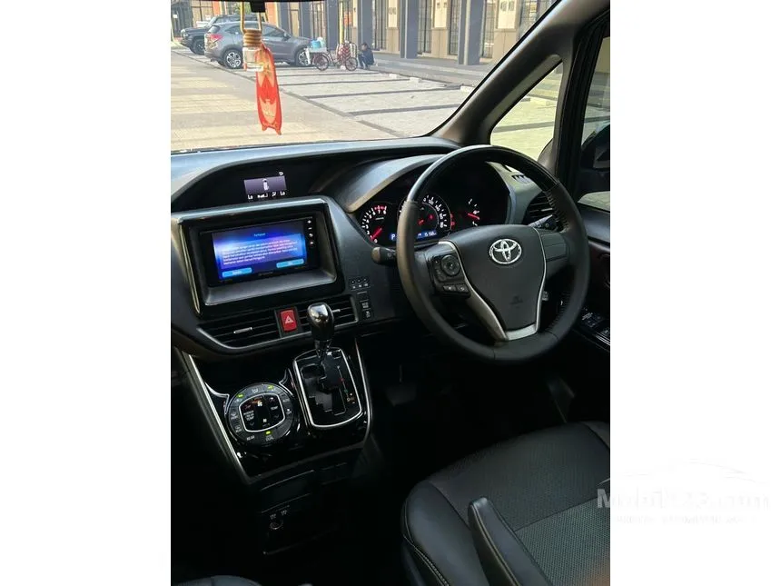 2018 Toyota Voxy MPV