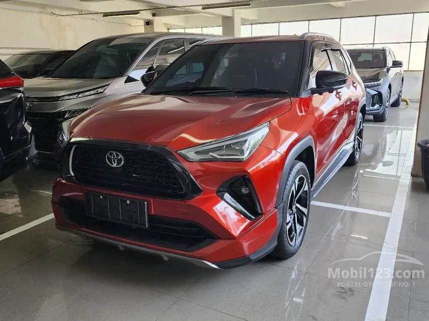 Jual Mobil Toyota Yaris Cross 2023 S GR Parts Aero Package 1.5 di Jawa Barat Automatic Wagon Marun Rp 353.000.000