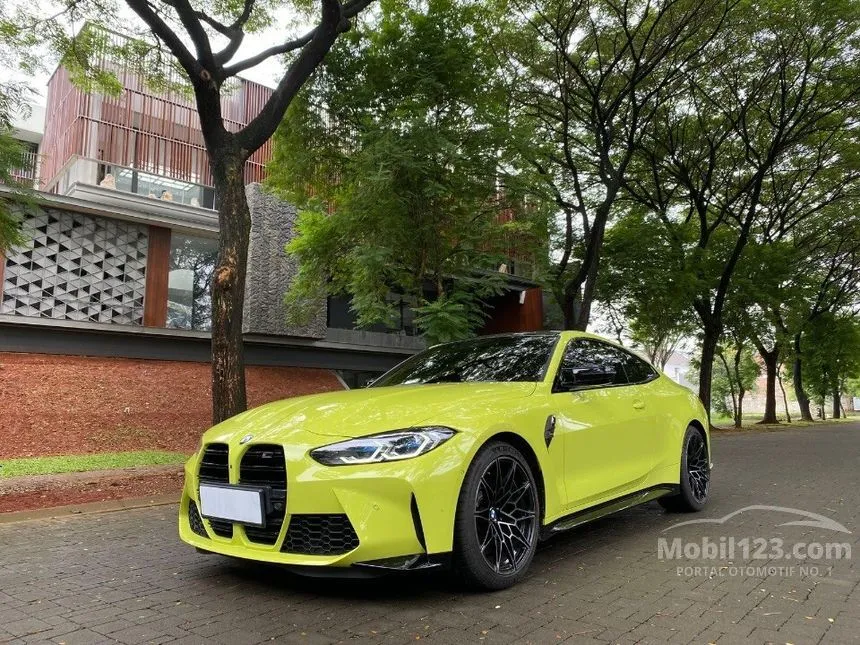Jual Mobil BMW M4 2023 Competition 3.0 di Banten Automatic Cabriolet Kuning Rp 2.400.000.000
