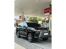 2023 Lexus LX 600 3.4 VIP SUV 7 Seater F-Sport AWD 4x4 AT Black on Black Odo Low (LIKE NEW) TERMURAH)