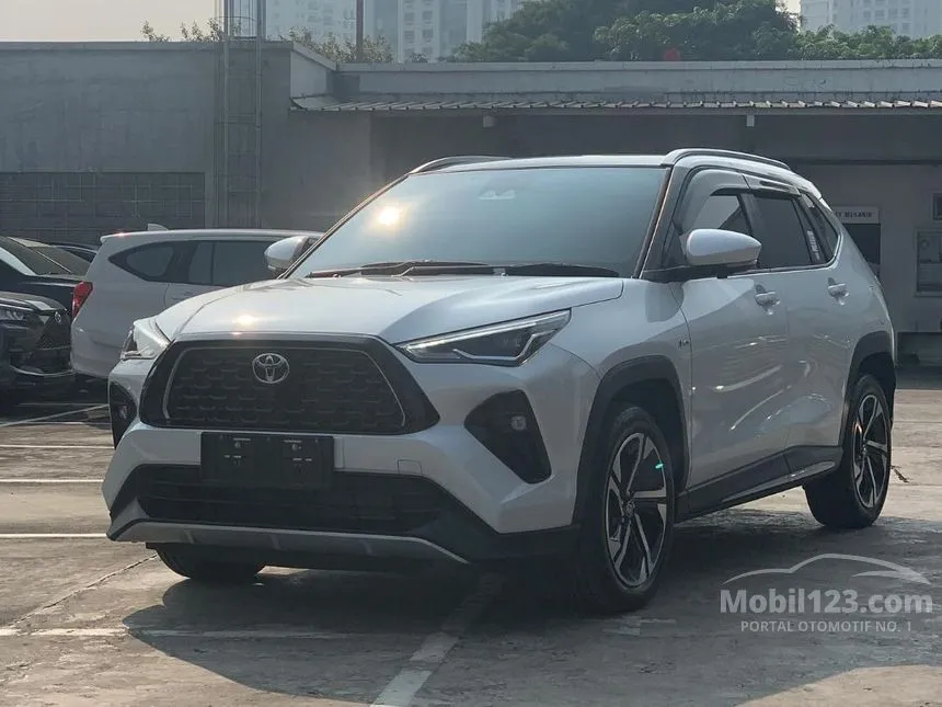 Jual Mobil Toyota Yaris Cross 2024 S GR Parts Aero Package HEV 1.5 di Jawa Barat Automatic Wagon Putih Rp 424.950.000