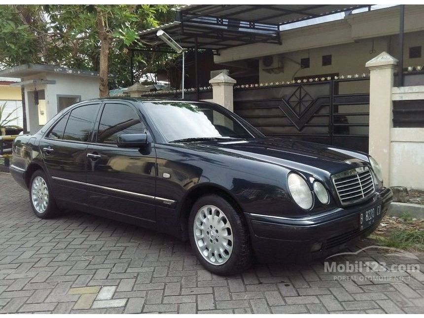 Jual Mobil Mercedes-Benz E320 1997 W210 3.2 Automatic 3.2 