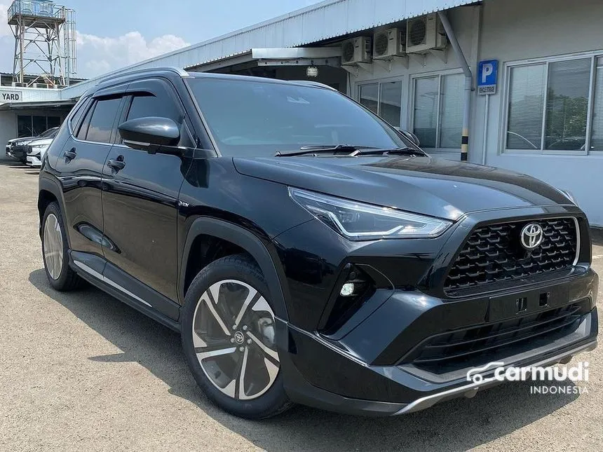 Jual Mobil Toyota Yaris Cross 2024 S HV (2 Tone) with GR Parts Aero Pkg 1.5 di Jawa Timur Automatic SUV Hitam Rp 320.000.000
