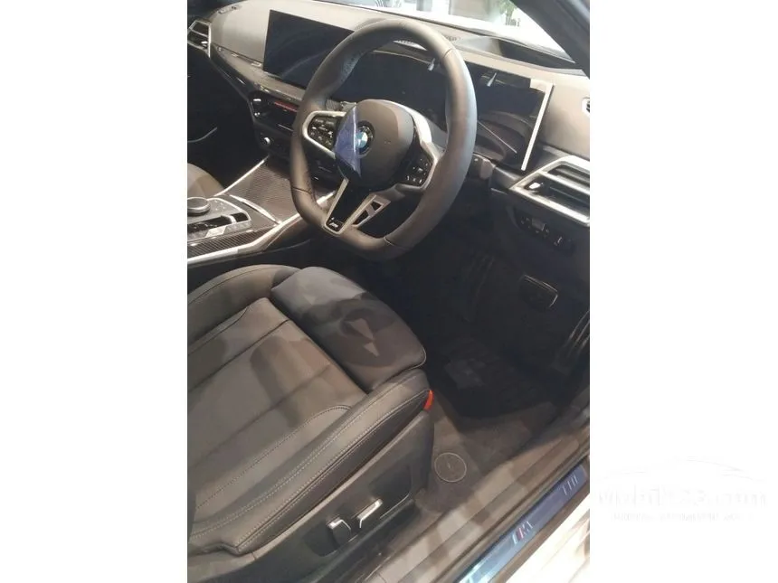 2025 BMW 330i M Sport Pro Sedan