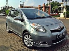 Toyota Yaris 1.5 E 2011 AT silver , good condition , tdp super ringan