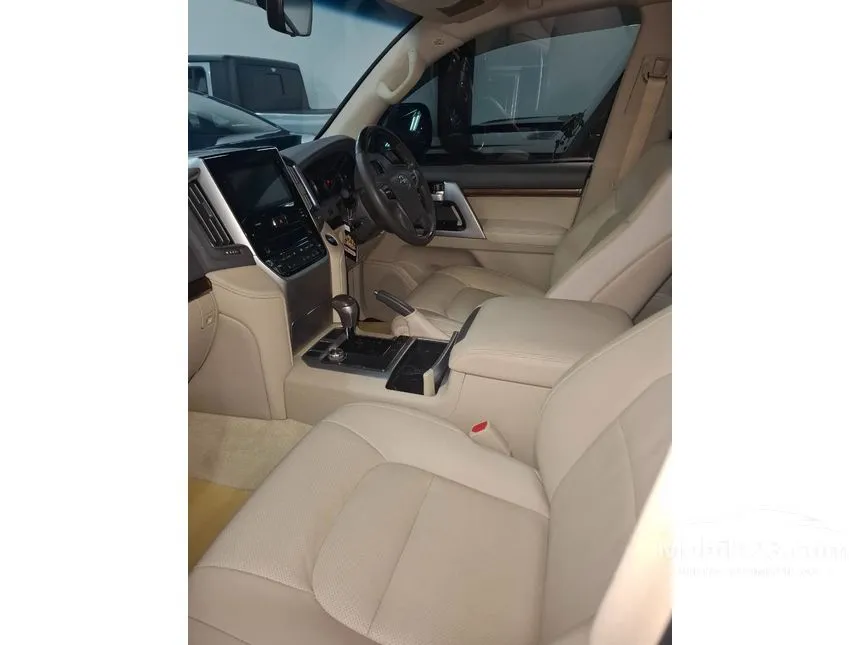 2020 Toyota Land Cruiser 200 VX SUV