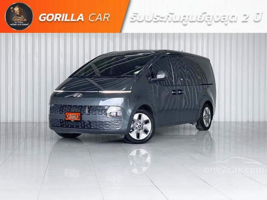 2022 Hyundai Staria SEL Van