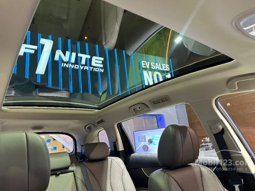 2025 BYD M6 Superior Captain 6 Seater MPV