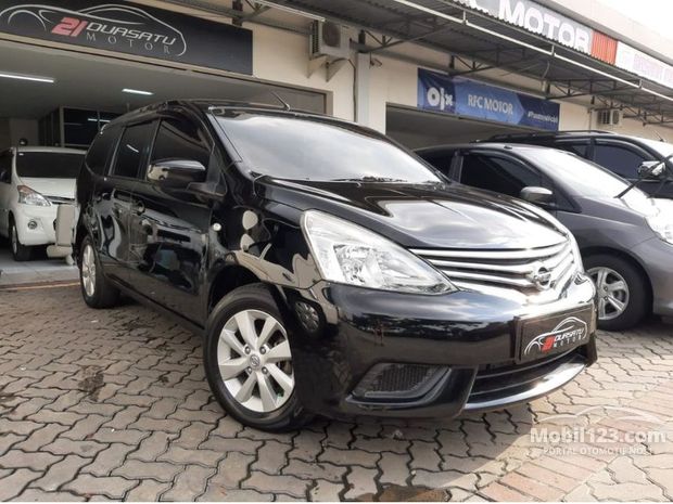 Nissan Grand Livina SV Mobil  Tahun 2013 2014 bekas  dijual  