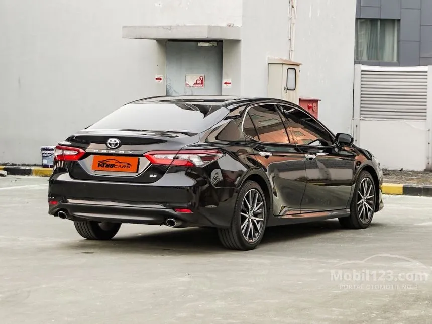 2022 Toyota Camry V (Premium Color) Sedan