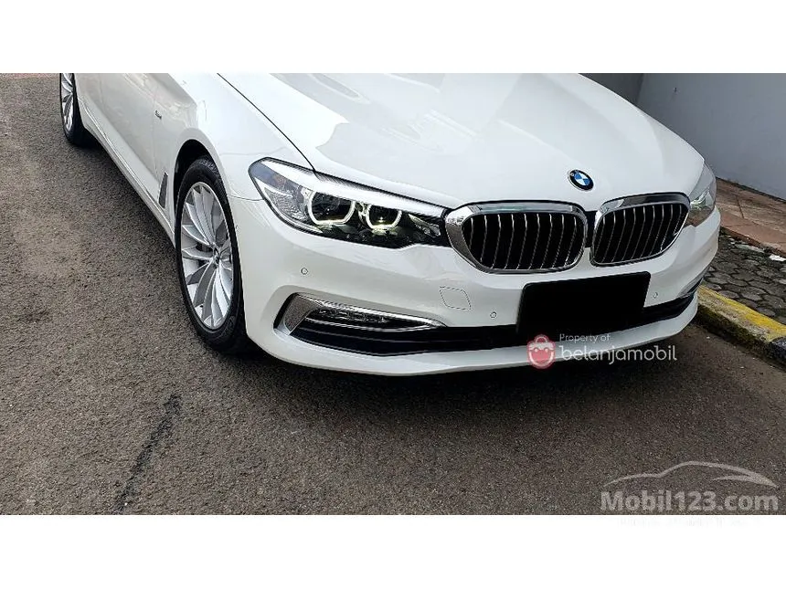 2018 BMW 530i Luxury Sedan