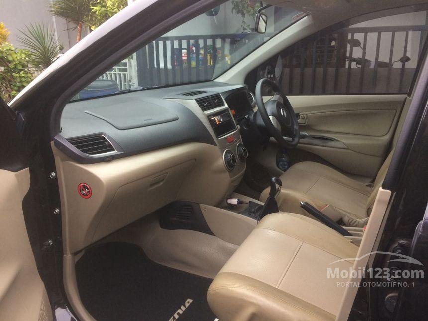 2014 Daihatsu Xenia R STD MPV