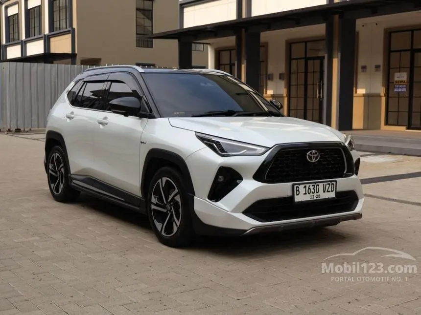 2023 Toyota Yaris Cross S HV (2 Tone) with GR Parts Aero Pkg SUV