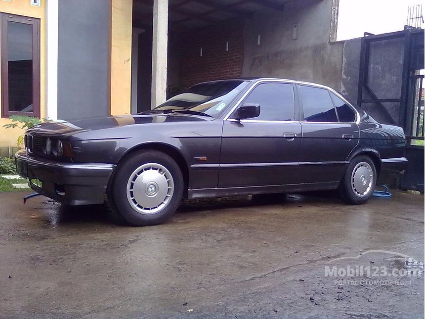 1988 BMW 520i E28 Sedan