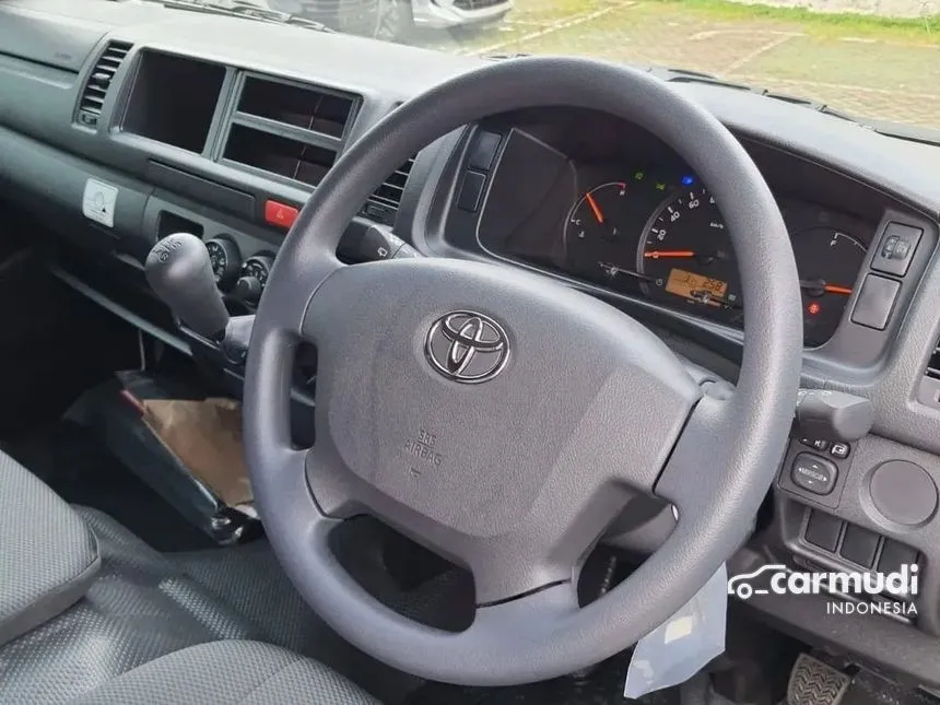 2024 Toyota Hiace Commuter Van Wagon