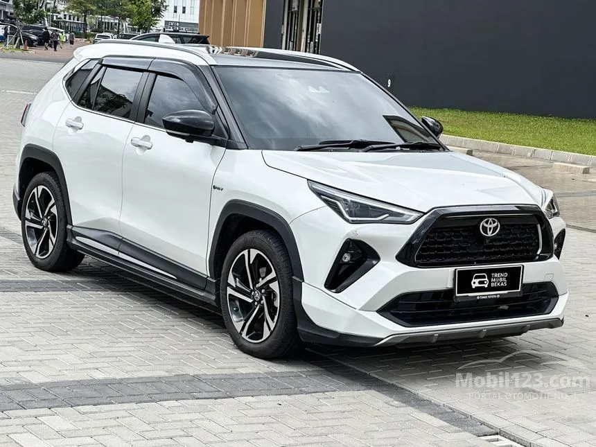 2023 Toyota Yaris Cross S HV (2 Tone) with GR Parts Aero Pkg SUV