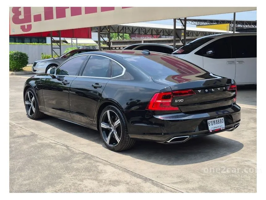2019 Volvo S90 T8 R-Design Sedan