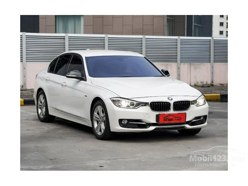 Jual Mobil BMW 320i 2015 Sport 2.0 di DKI Jakarta Automatic Sedan Putih Rp 295.000.000