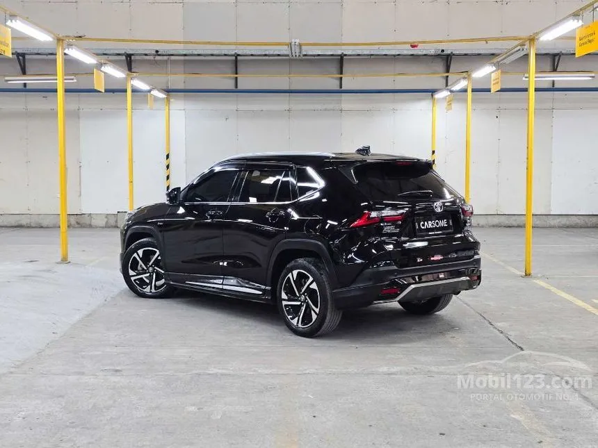 2023 Toyota Yaris Cross S HV SUV