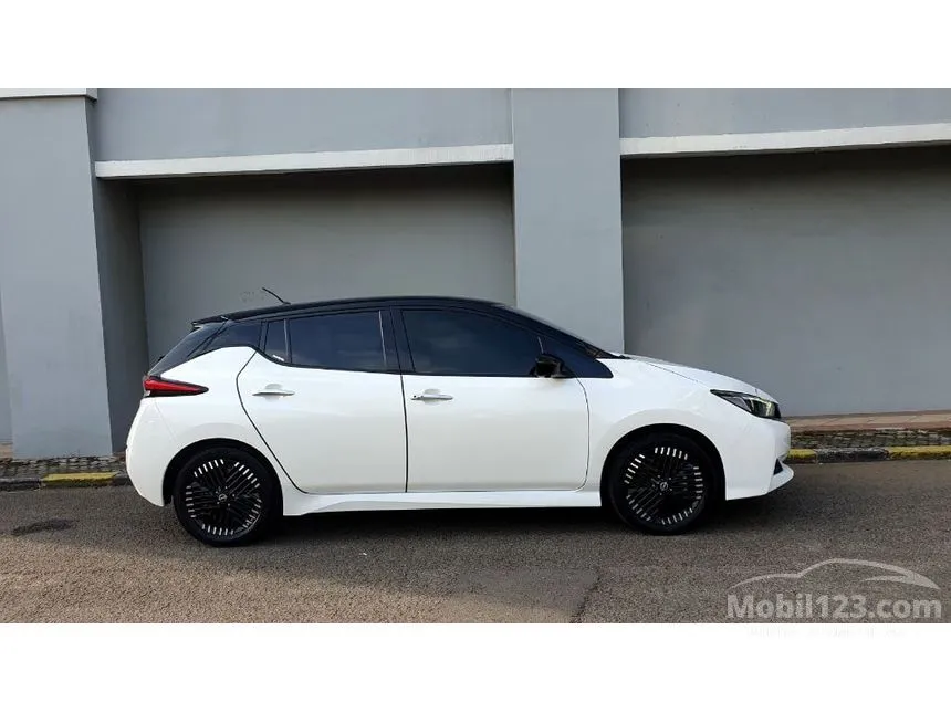 2023 Nissan Leaf (2 Tone) Hatchback