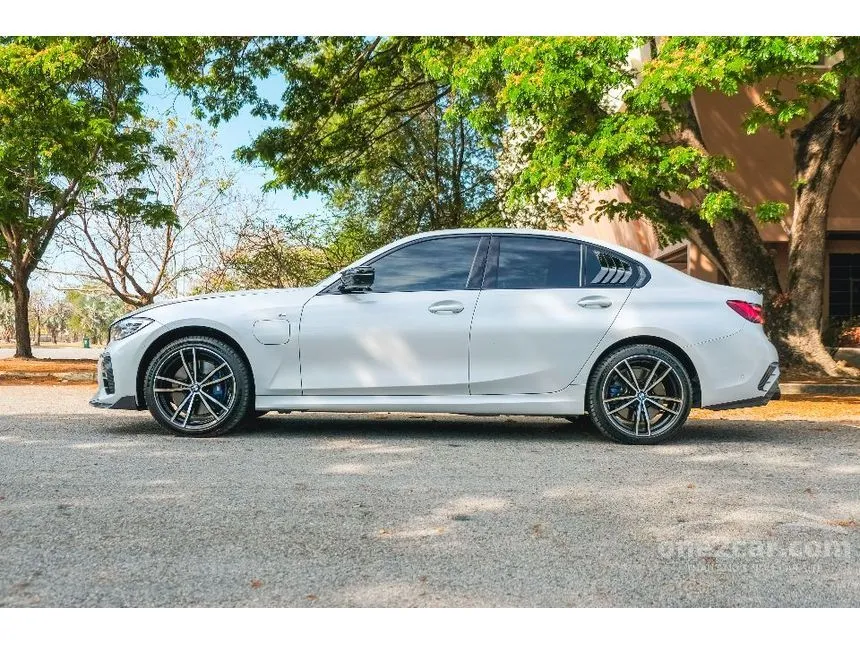 2021 BMW 330e M Sport Sedan