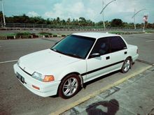 Dijual Mobil Honda CIVIC Manual Bersih dan Terawat Berwarna Putih